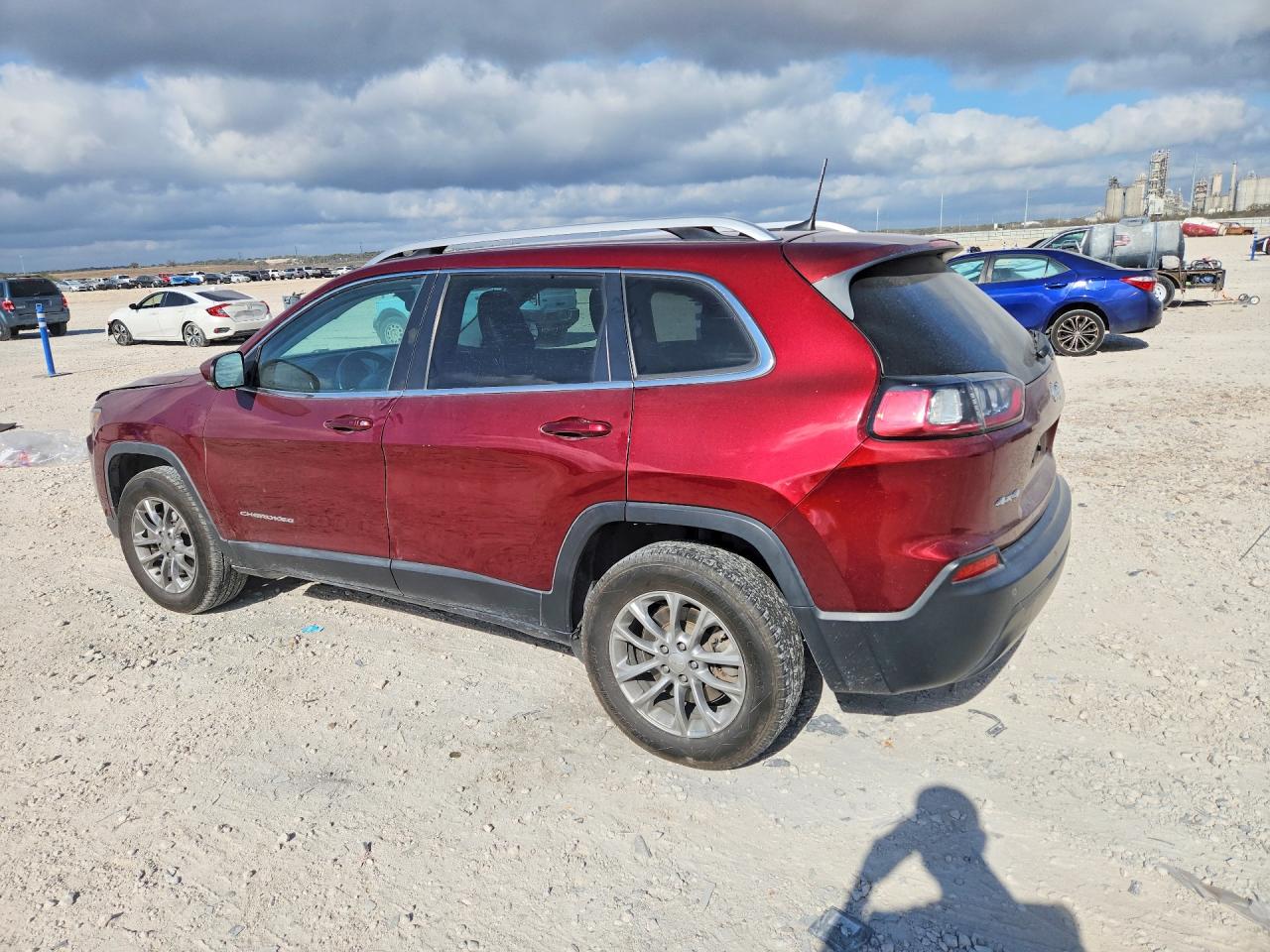 2019 JEEP CHEROKEE photo 2