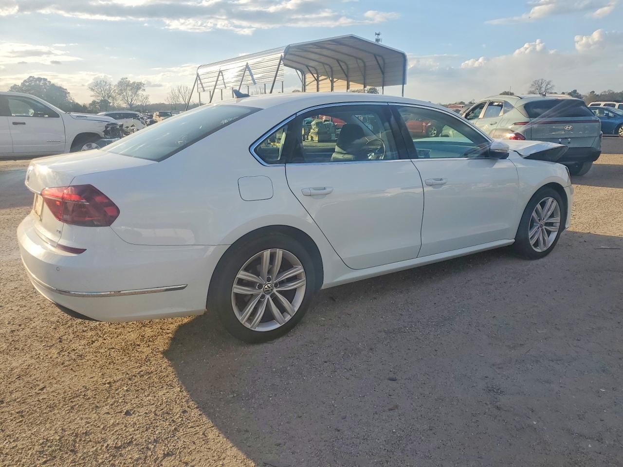 2018 VOLKSWAGEN PASSAT SE photo 5