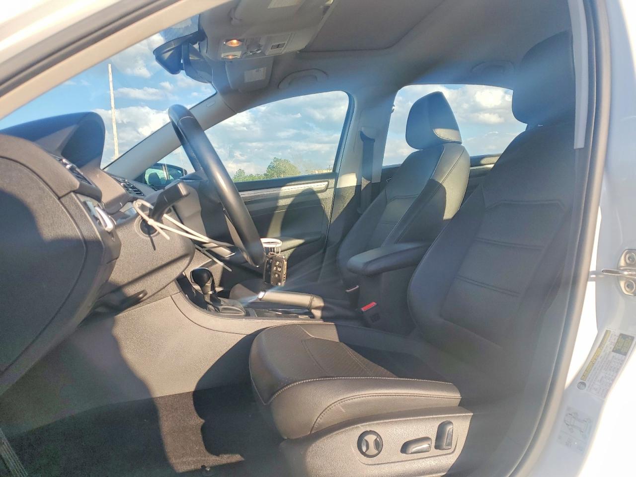 2018 VOLKSWAGEN PASSAT SE photo 13