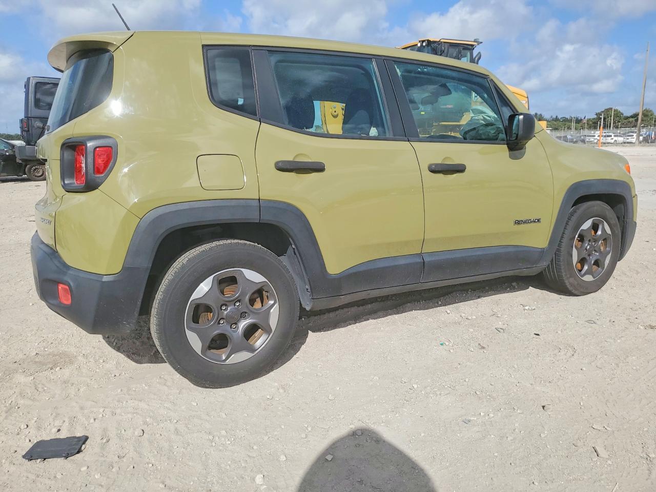 2015 JEEP RENEGADE SPORT photo 3