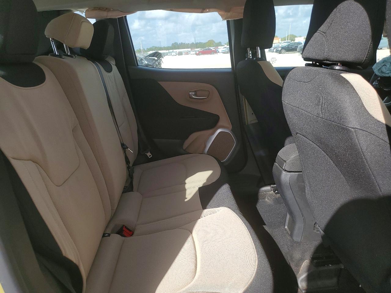 2015 JEEP RENEGADE SPORT photo 11