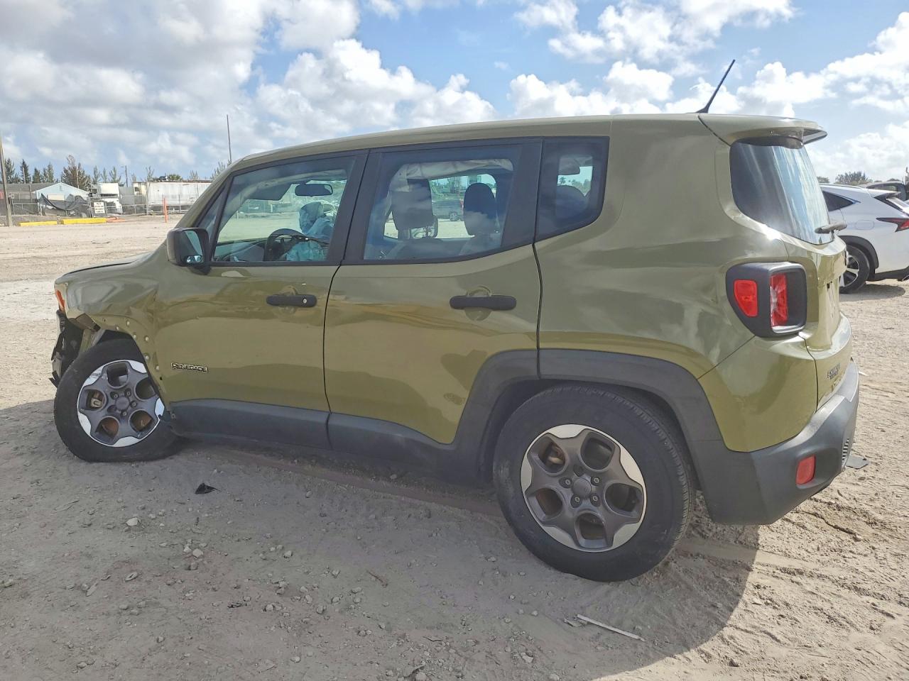2015 JEEP RENEGADE SPORT photo 2