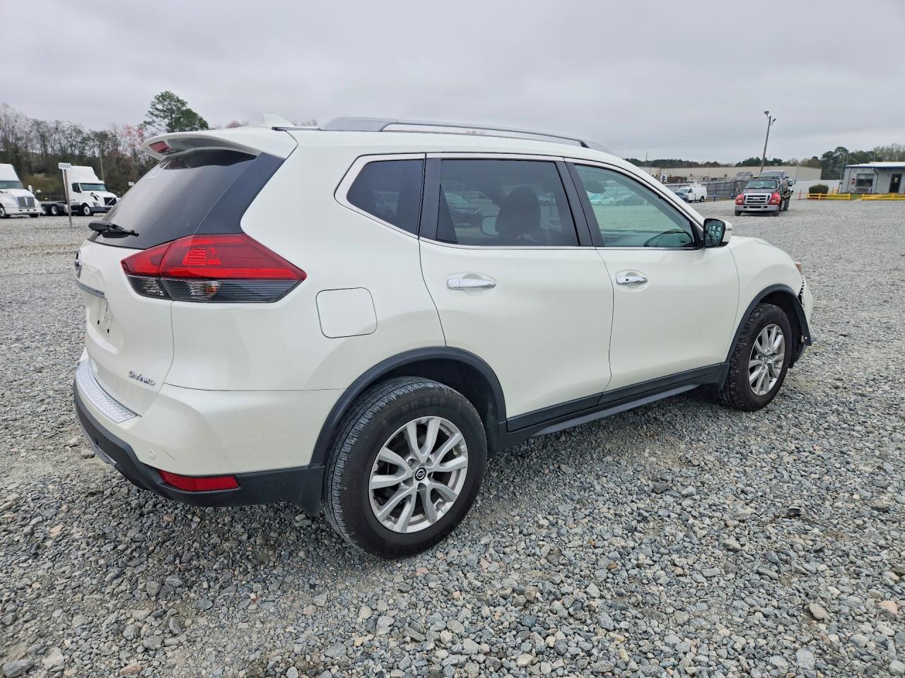 2020 NISSAN ROGUE SV photo 5