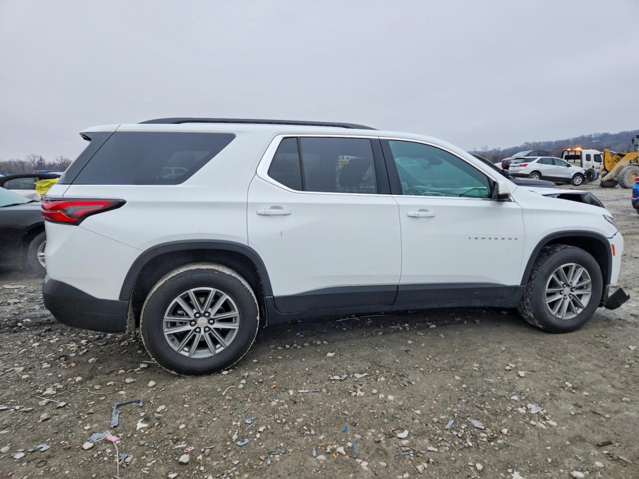 2023 CHEVROLET TRAVERSE LT photo 3