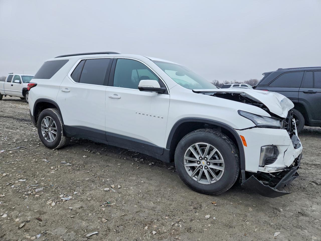 2023 CHEVROLET TRAVERSE LT photo 4
