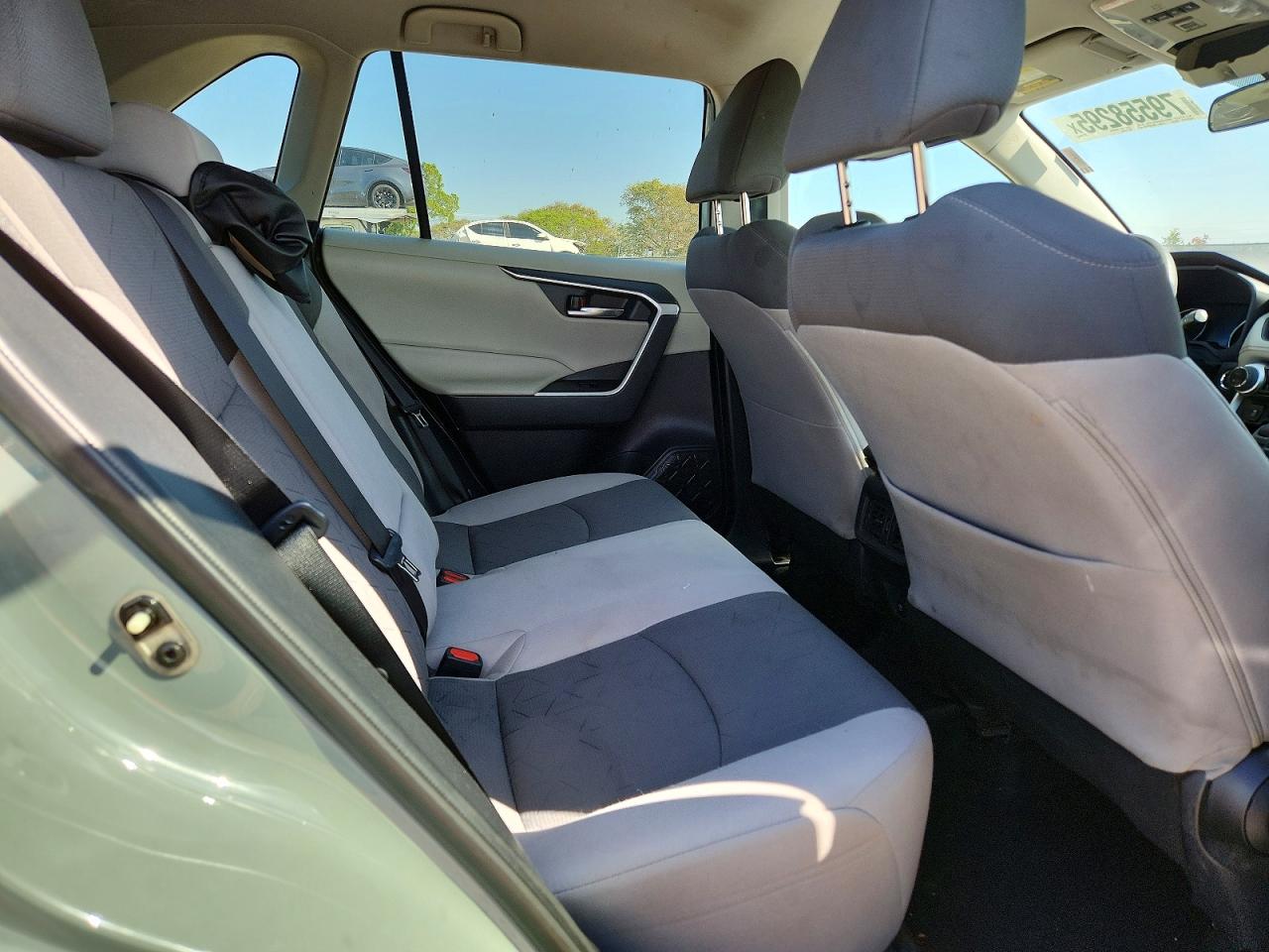 2021 TOYOTA RAV4 XLE photo 21