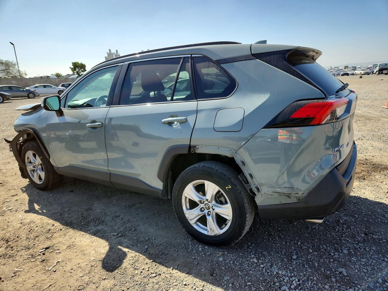 2021 TOYOTA RAV4 XLE photo 3