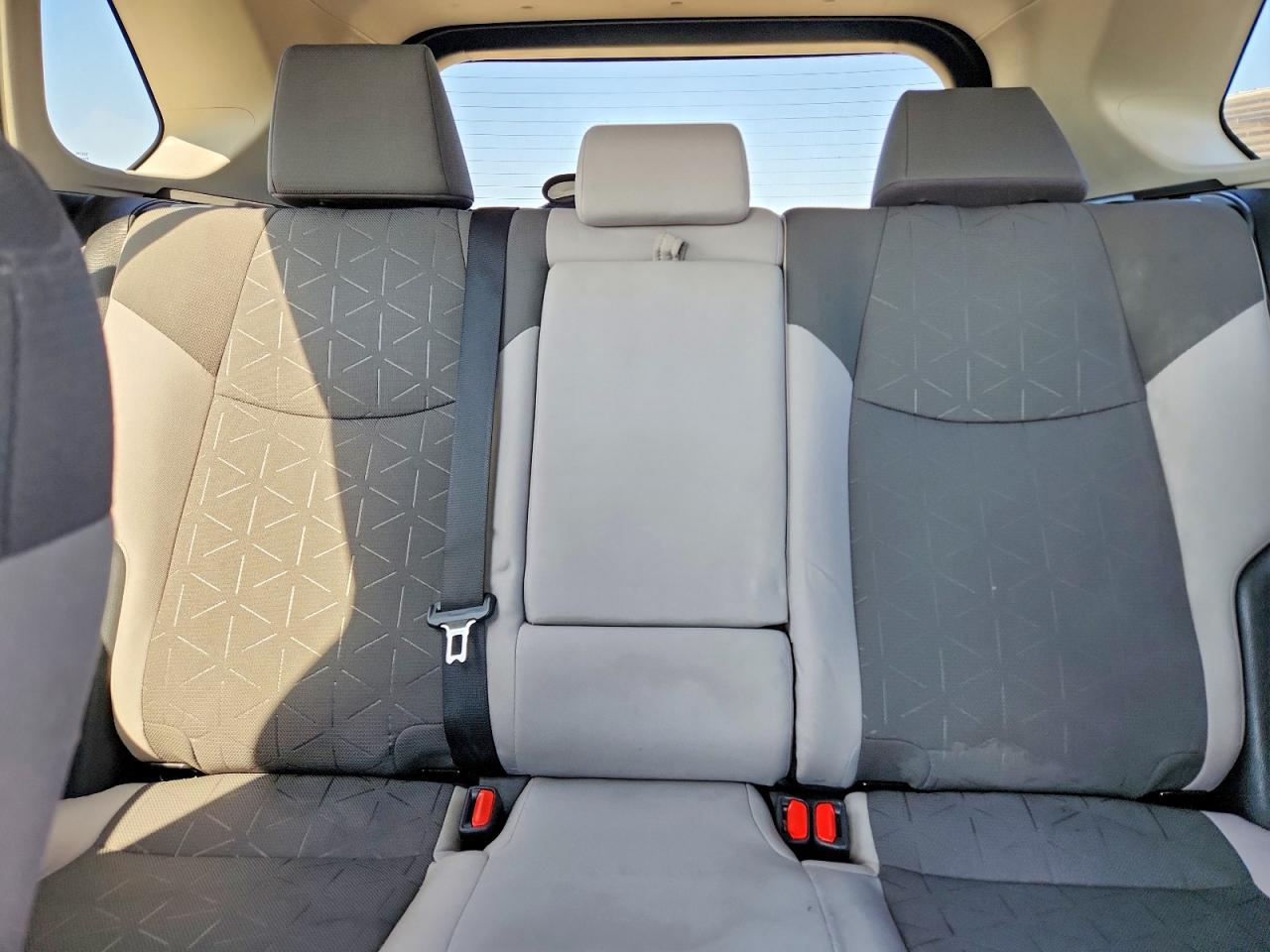 2021 TOYOTA RAV4 XLE photo 19