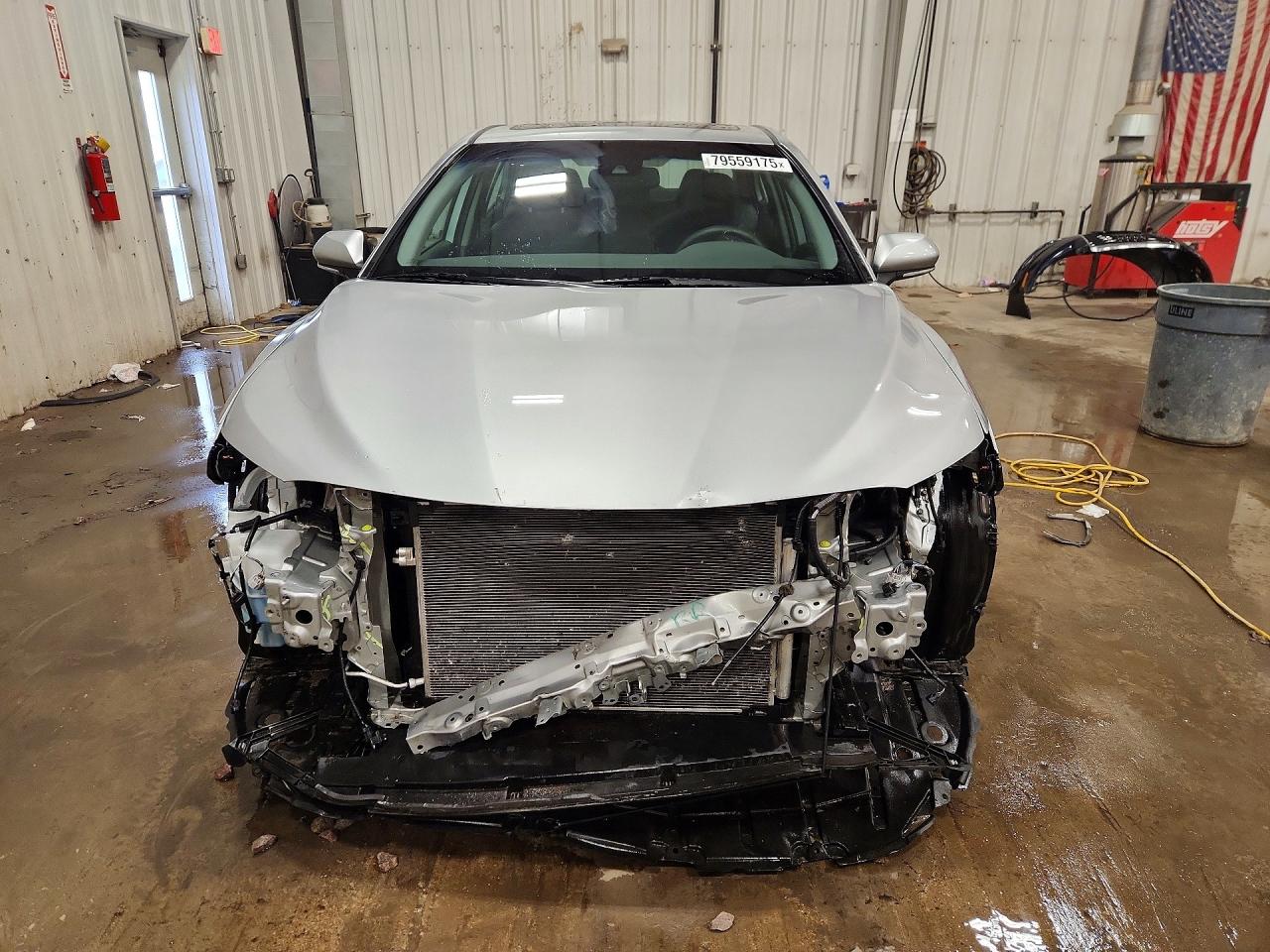 2020 TOYOTA CAMRY LE photo 5