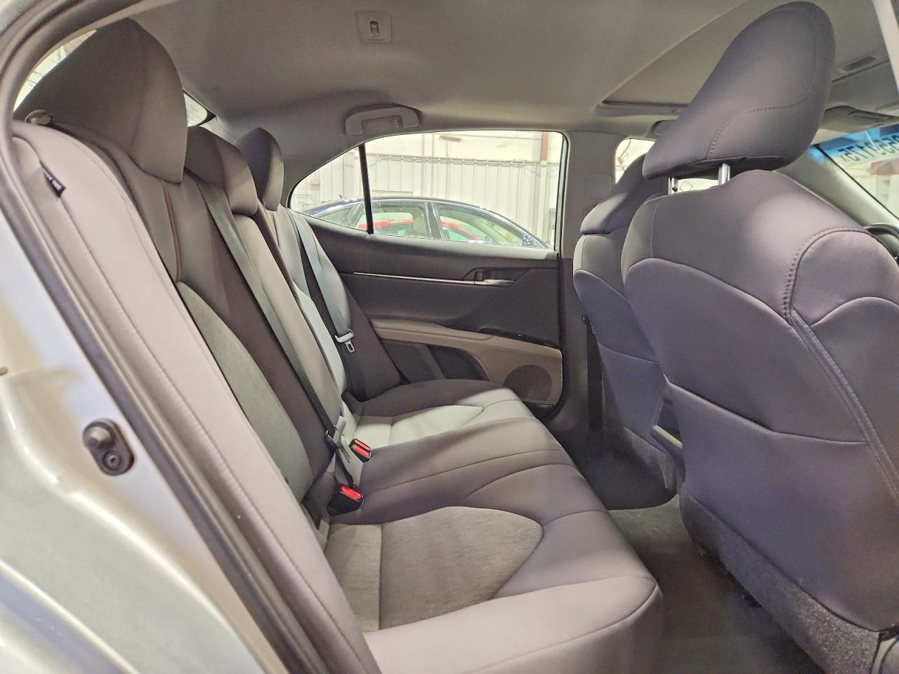 2020 TOYOTA CAMRY LE photo 10