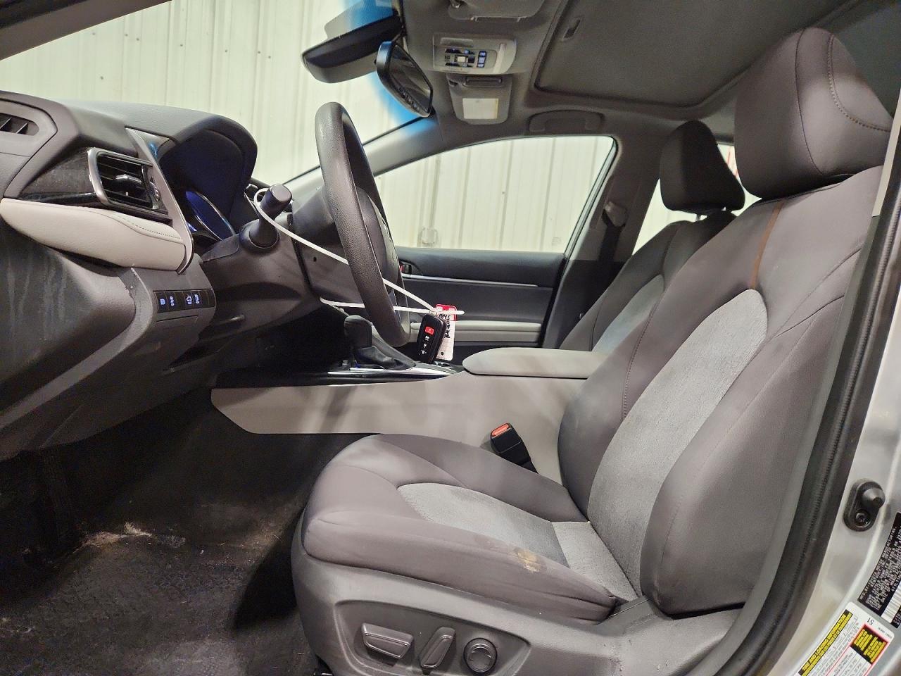 2020 TOYOTA CAMRY LE photo 7
