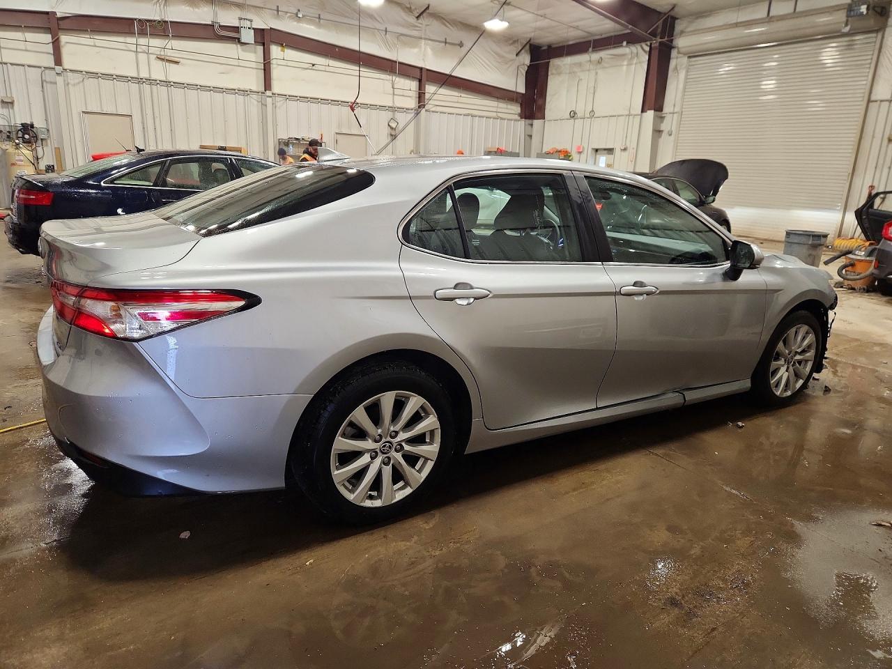 2020 TOYOTA CAMRY LE photo 3