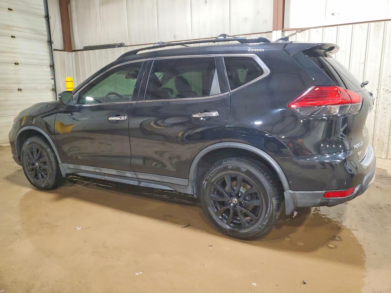 2017 NISSAN ROGUE SV photo 2