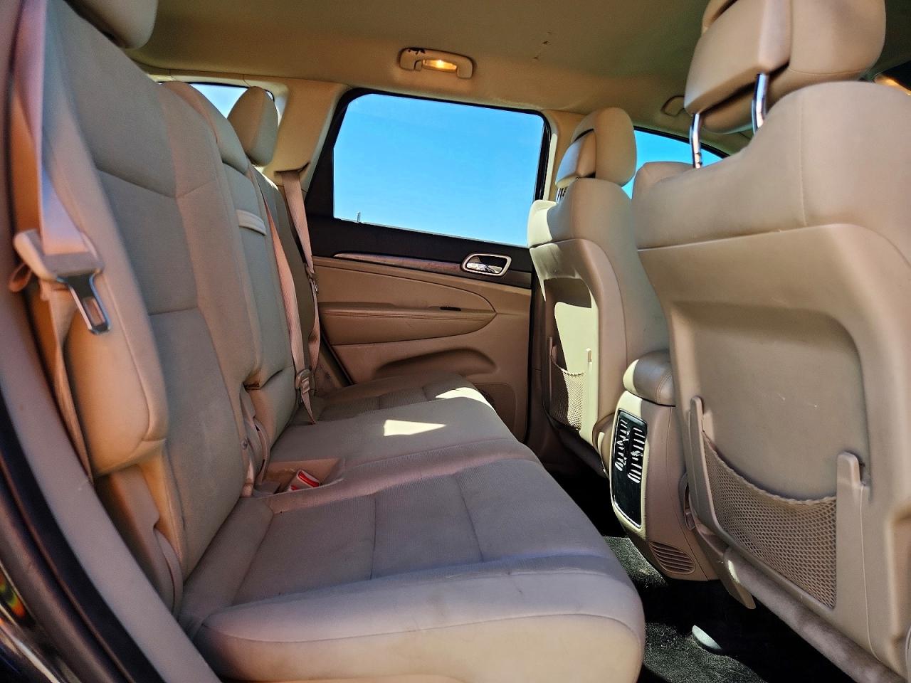 2015 JEEP GRAND CHEROKEE LAREDO photo 31