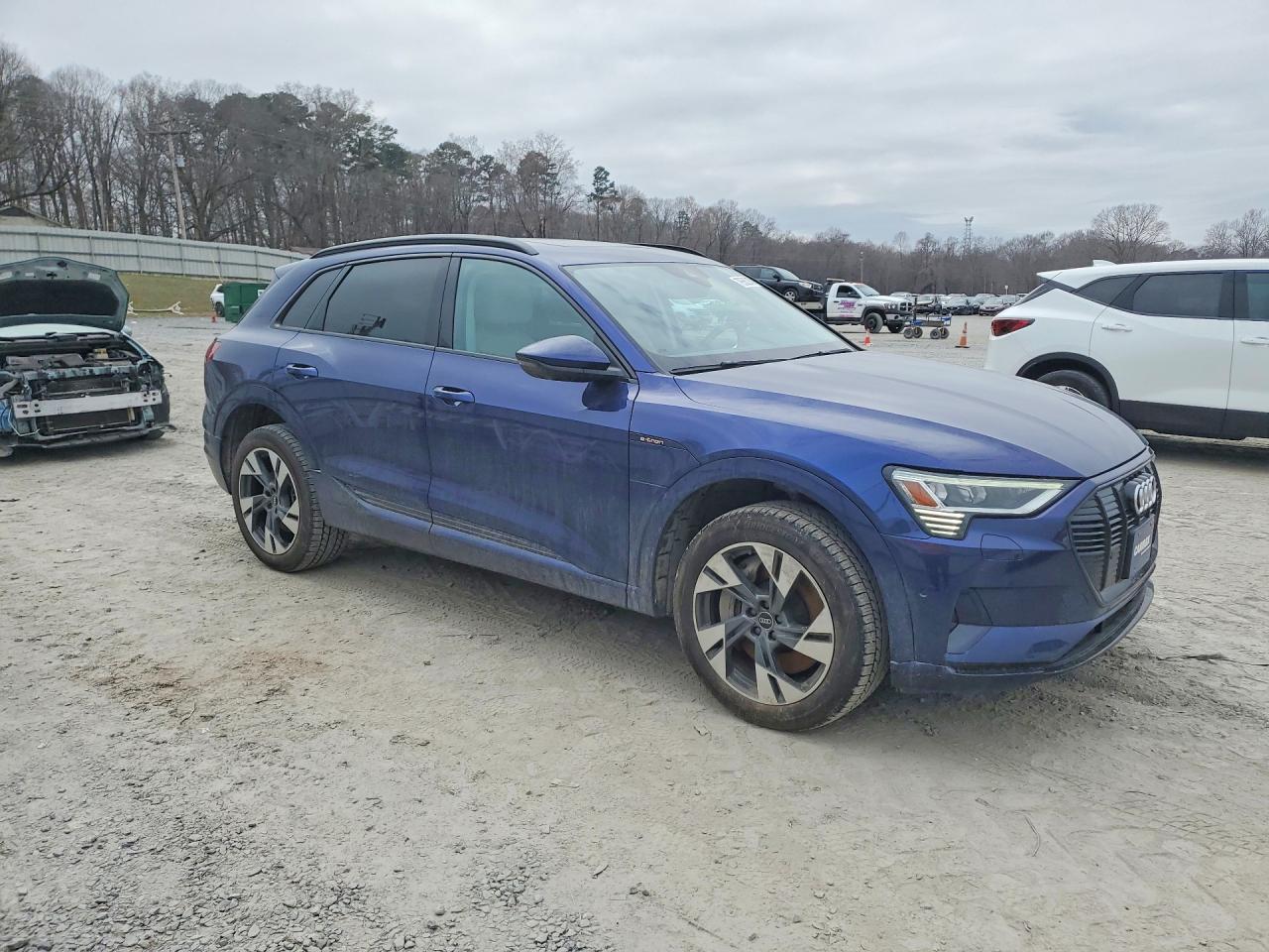 2022 AUDI E-TRON PREMIUM photo 4