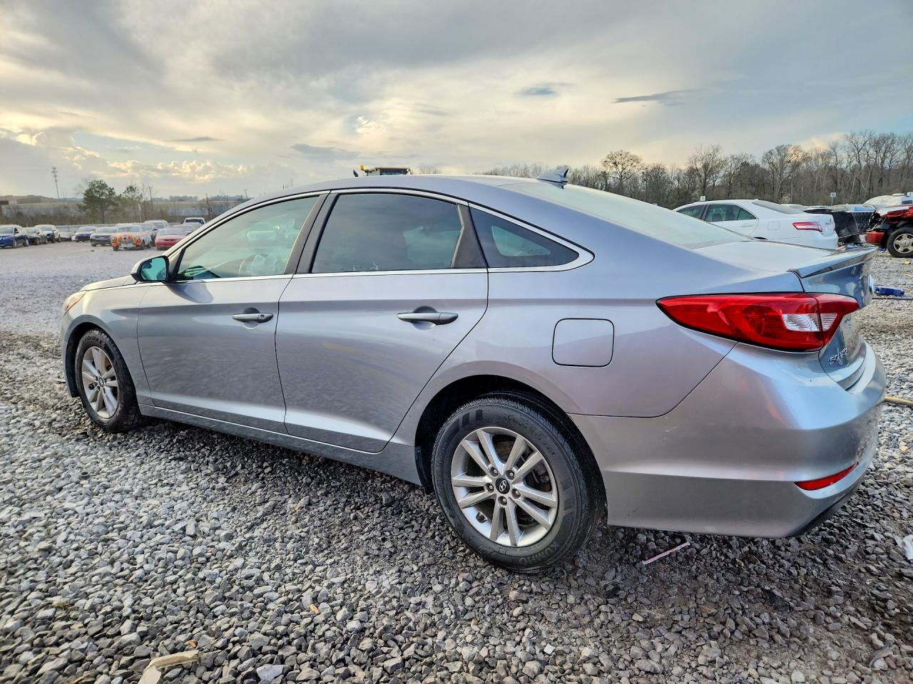 2017 HYUNDAI SONATA SE photo 2