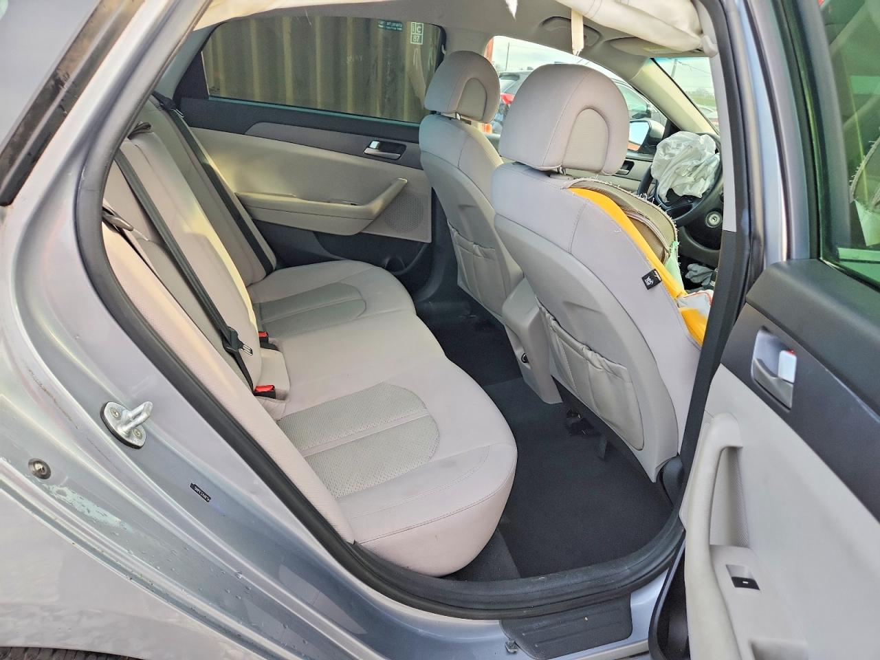 2017 HYUNDAI SONATA SE photo 10