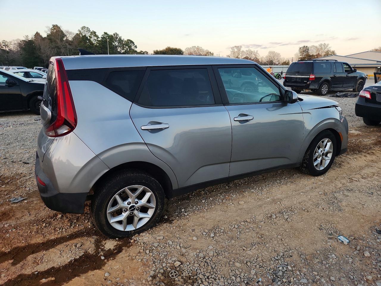 2022 KIA SOUL LX photo 5