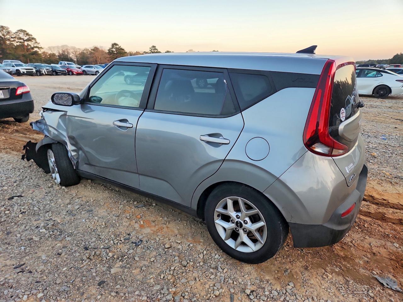 2022 KIA SOUL LX photo 3
