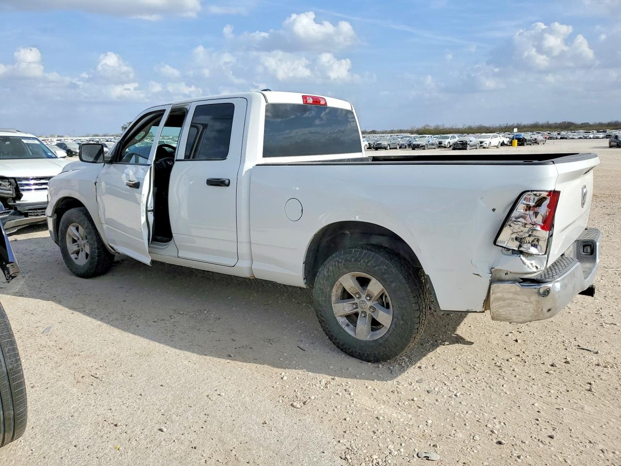 2022 RAM 1500 CLASSIC TRADESMAN photo 3