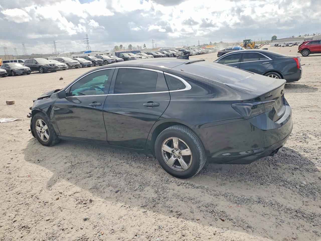 2018 CHEVROLET MALIBU LT photo 2
