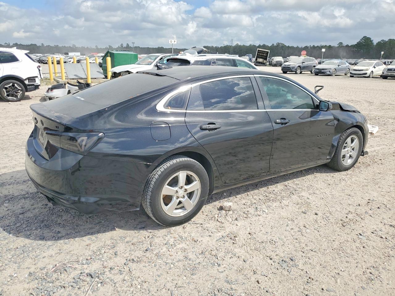 2018 CHEVROLET MALIBU LT photo 3
