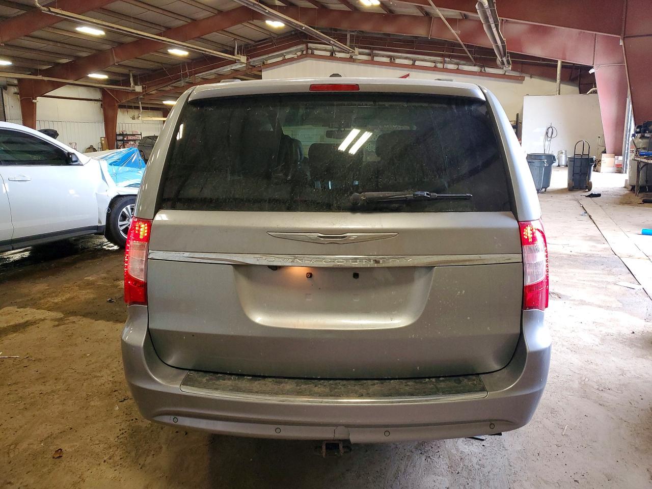 2013 CHRYSLER TOWN & COUNTRY TOURING L photo 11