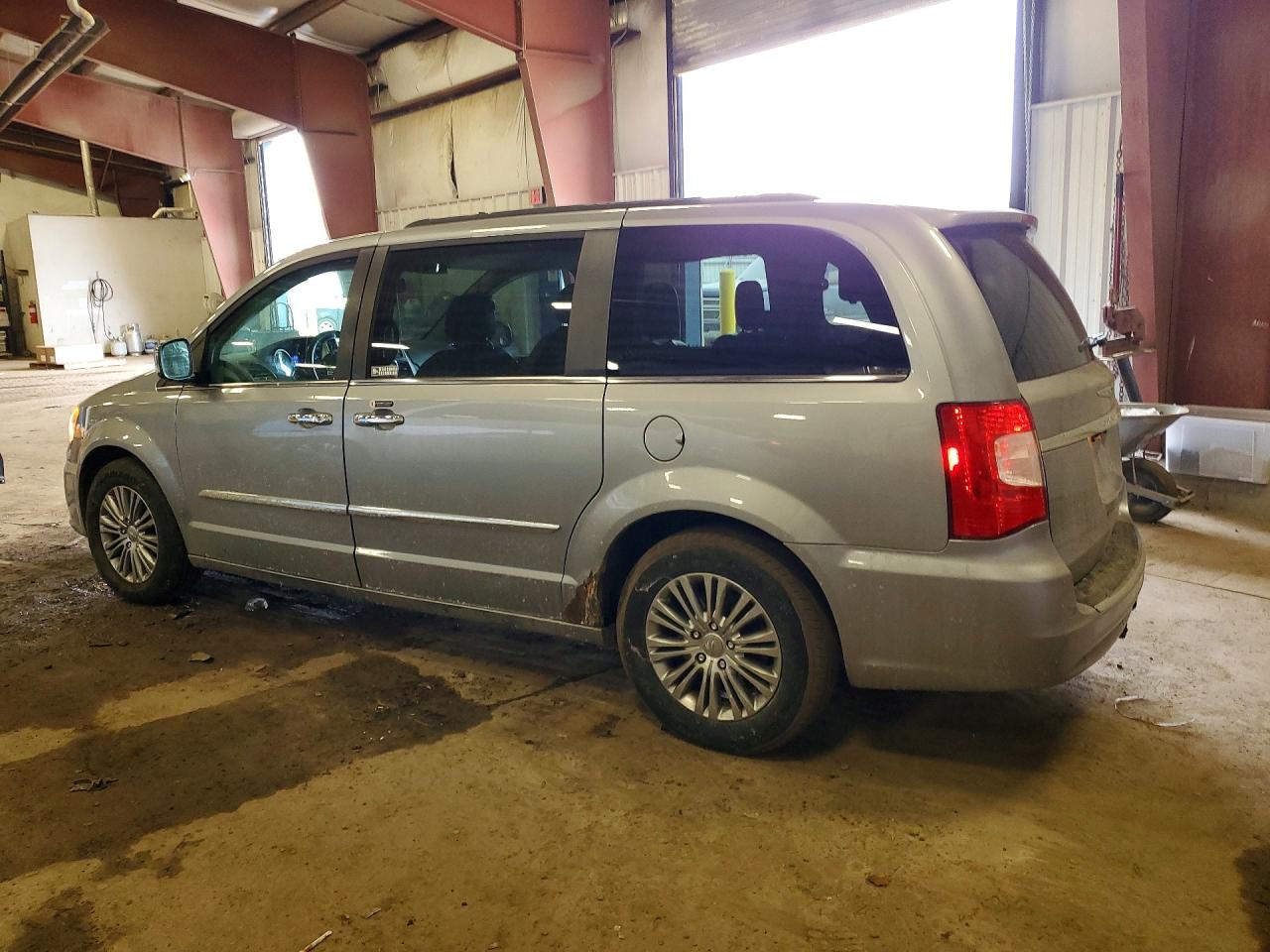 2013 CHRYSLER TOWN & COUNTRY TOURING L photo 3