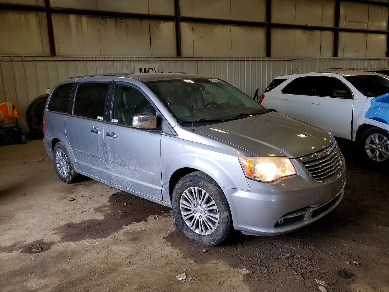 2013 CHRYSLER TOWN & COUNTRY TOURING L photo 7