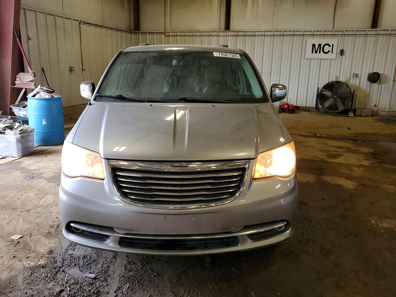 2013 CHRYSLER TOWN & COUNTRY TOURING L photo 9