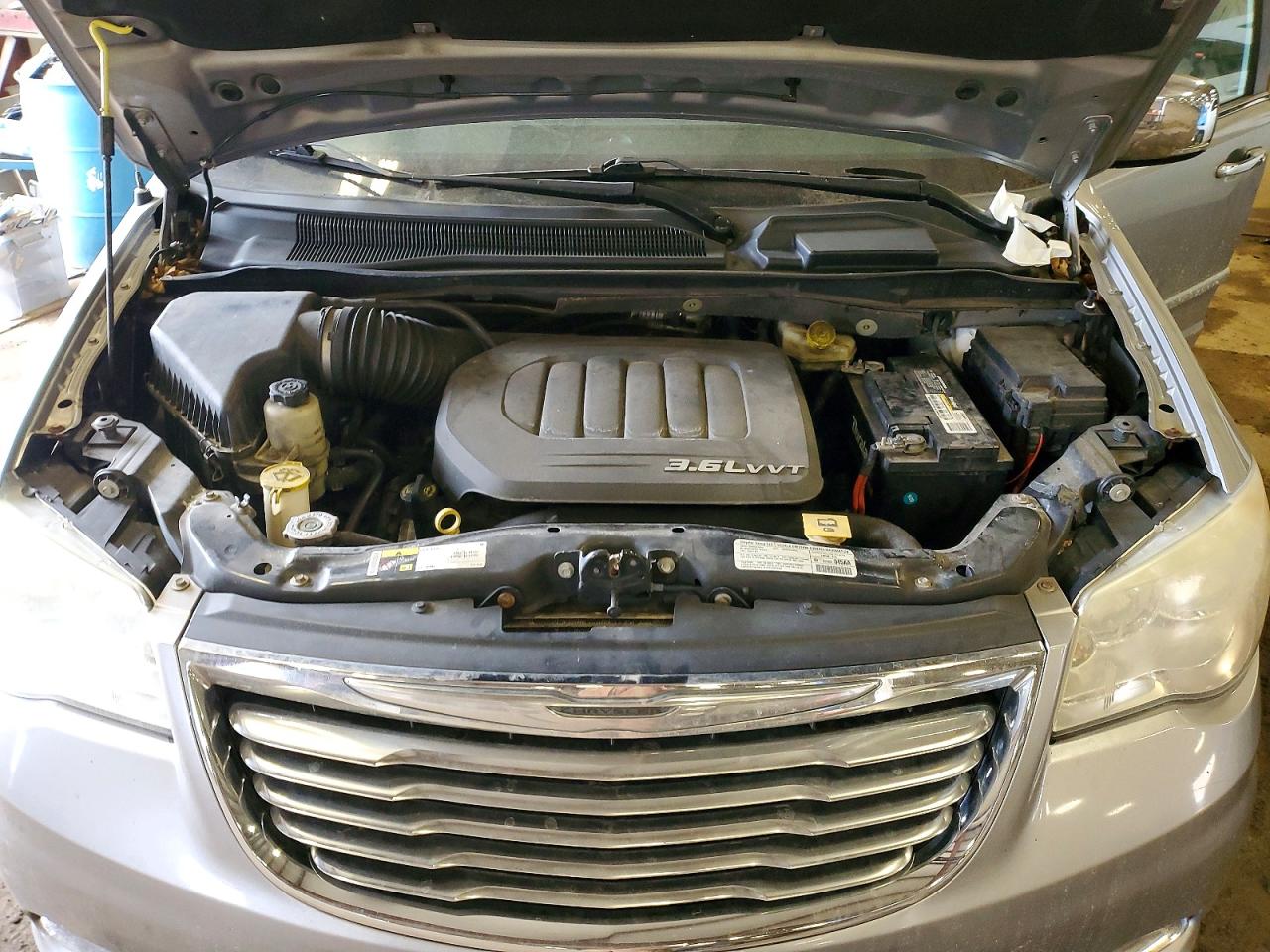 2013 CHRYSLER TOWN & COUNTRY TOURING L photo 23