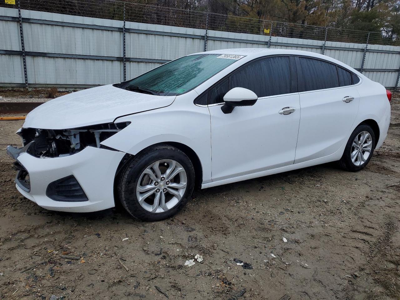 2019 CHEVROLET CRUZE LT photo 2