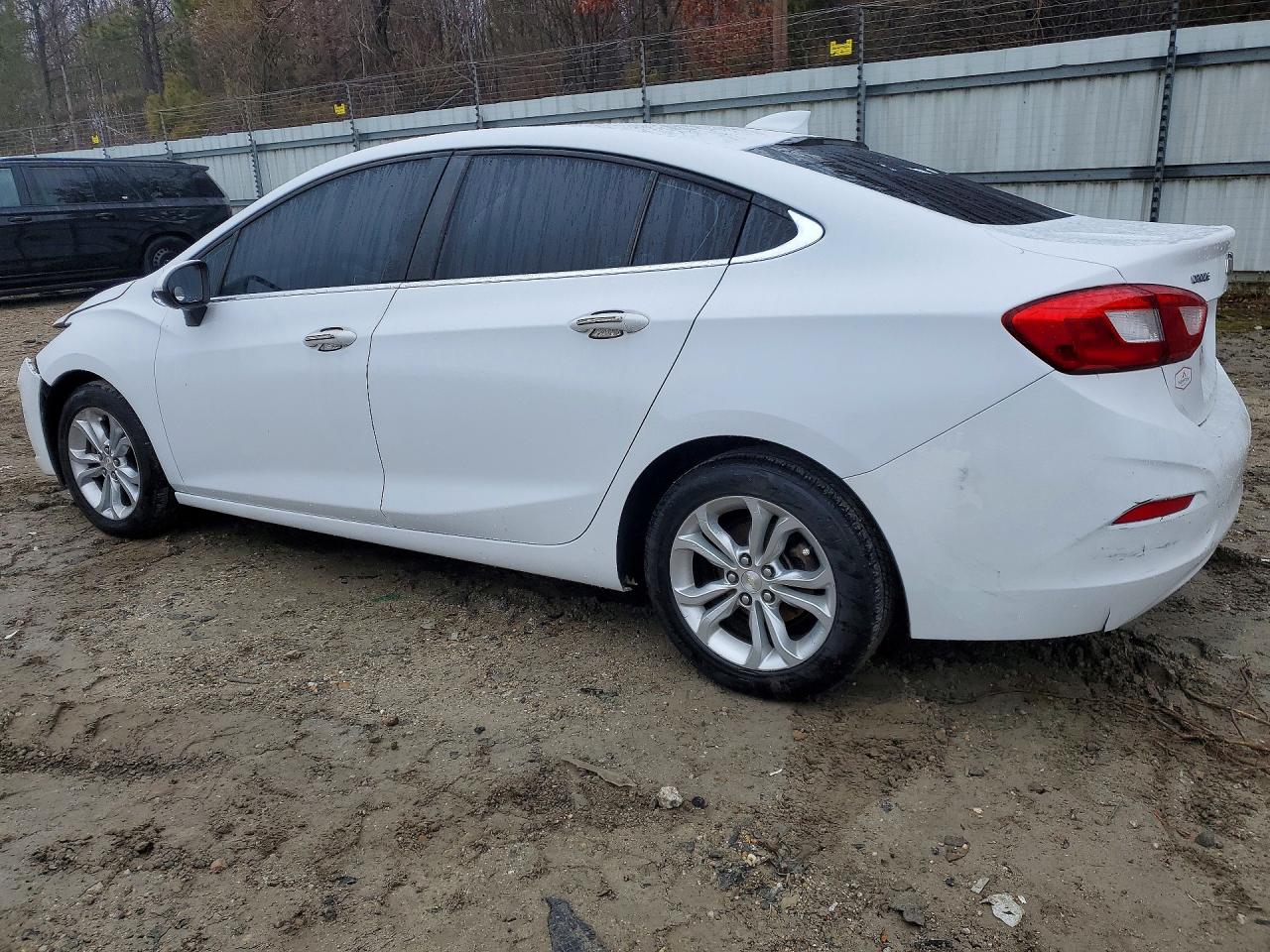 2019 CHEVROLET CRUZE LT photo 3