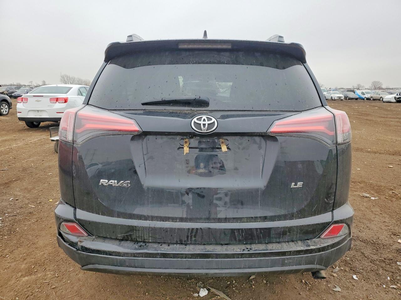 2018 TOYOTA RAV4 LE photo 6