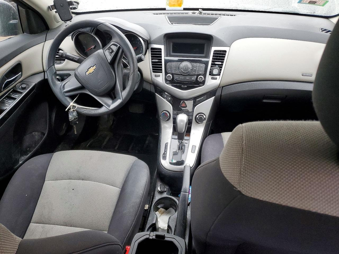 2013 CHEVROLET CRUZE LS photo 8