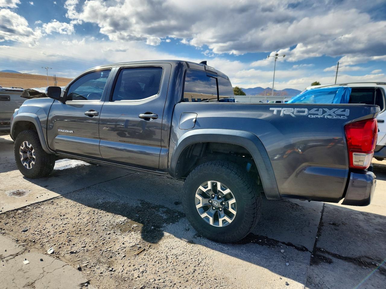 2017 TOYOTA TACOMA TRD OFF-ROAD photo 2