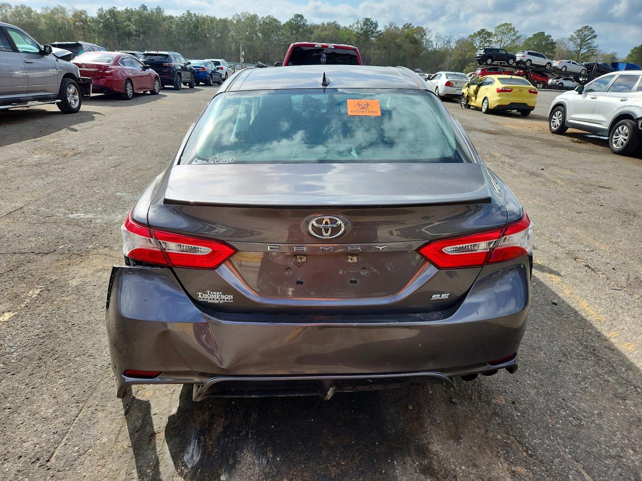 2020 TOYOTA CAMRY SE photo 11