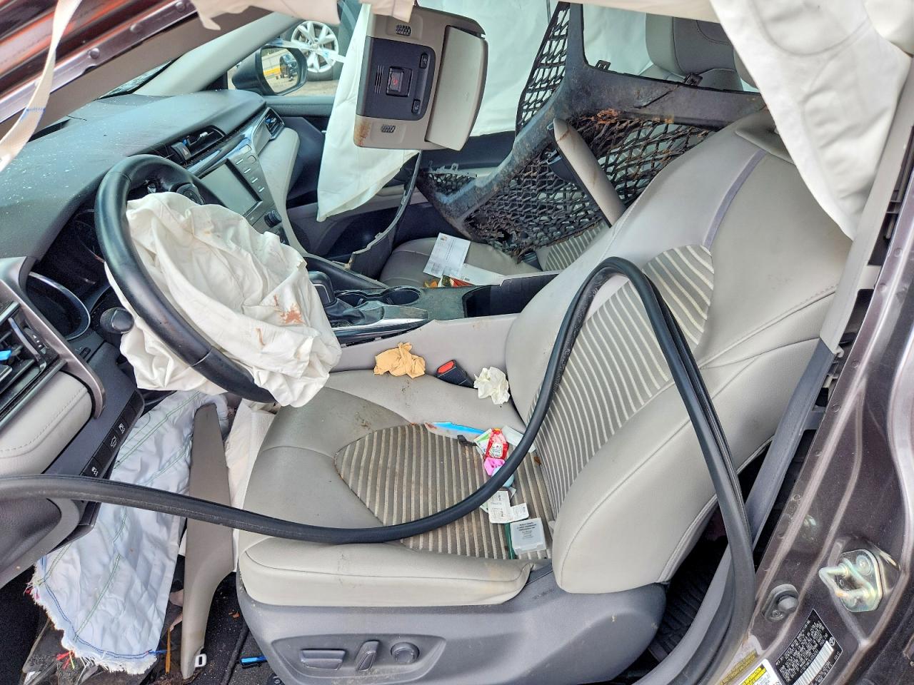 2020 TOYOTA CAMRY SE photo 13
