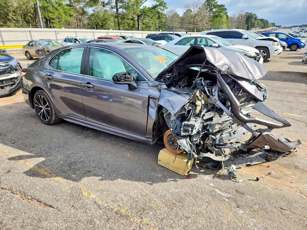 2020 TOYOTA CAMRY SE photo 7