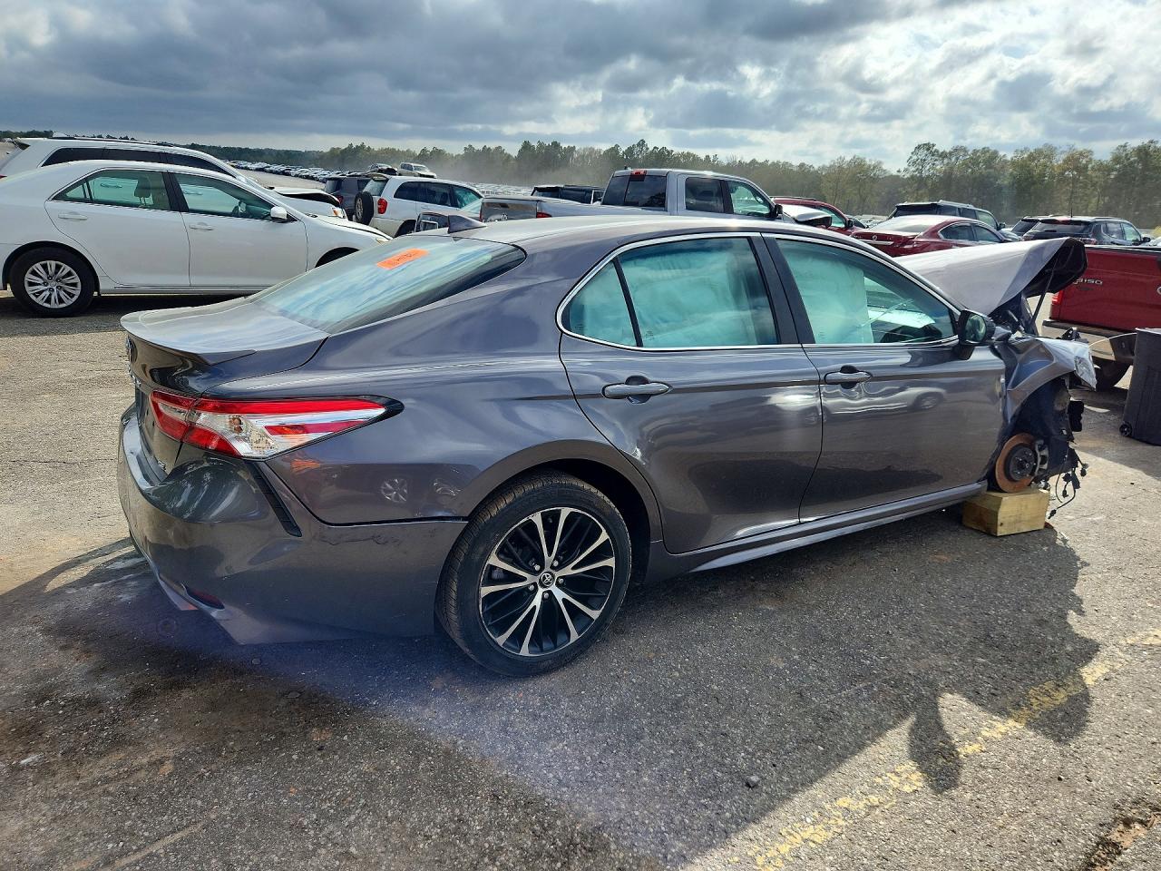 2020 TOYOTA CAMRY SE photo 5