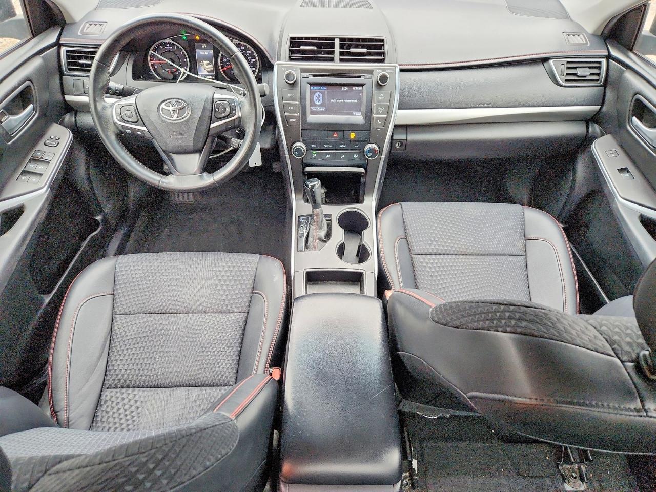 2015 TOYOTA CAMRY SE photo 8