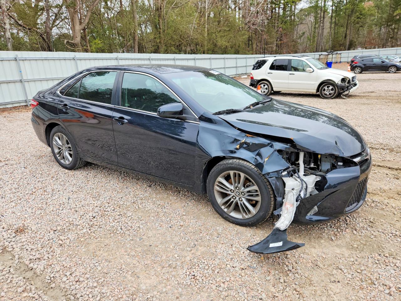 2015 TOYOTA CAMRY SE photo 4