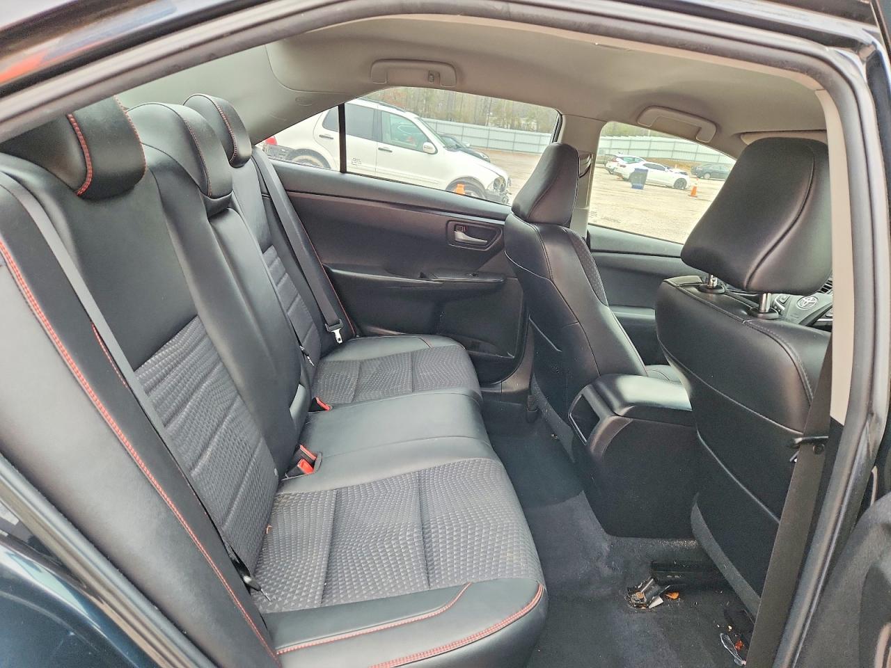 2015 TOYOTA CAMRY SE photo 10