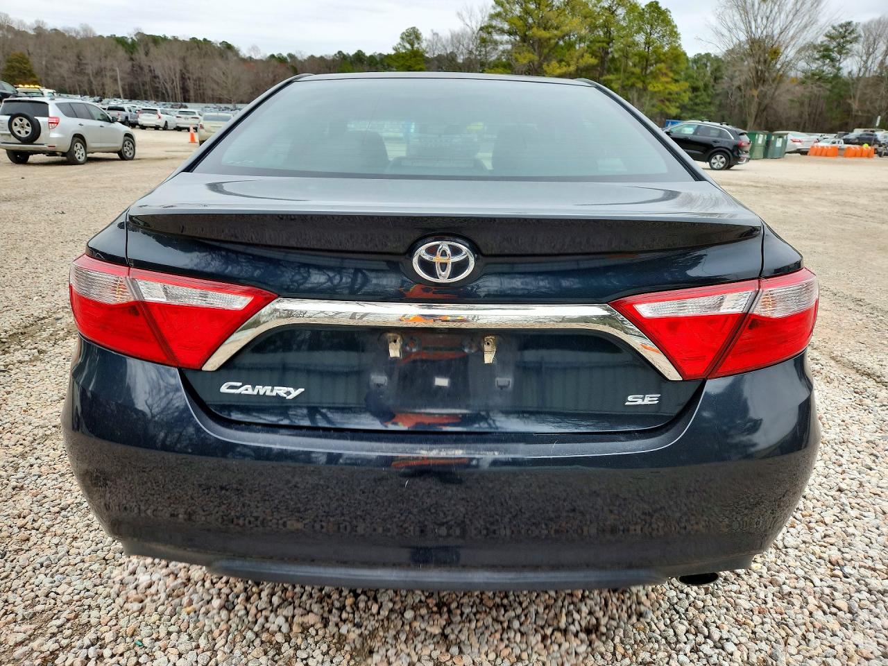 2015 TOYOTA CAMRY SE photo 6