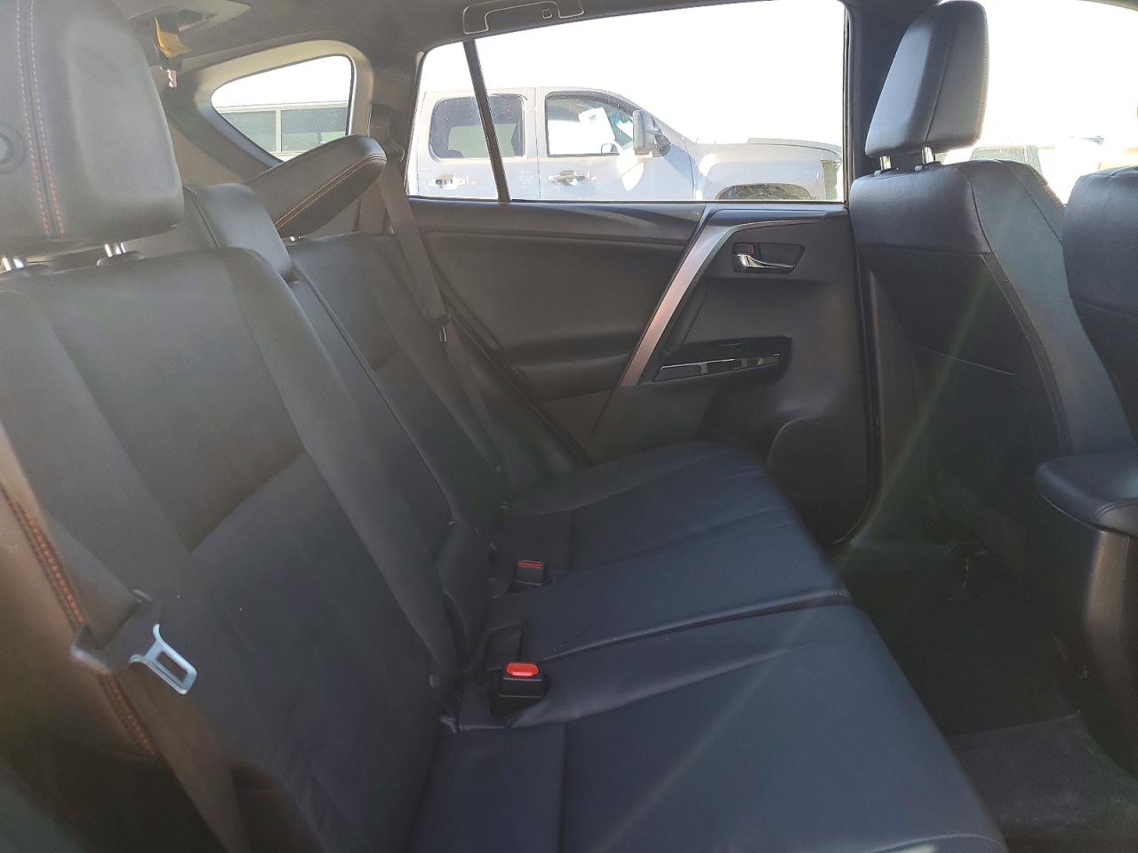 2016 TOYOTA RAV4 SE photo 31