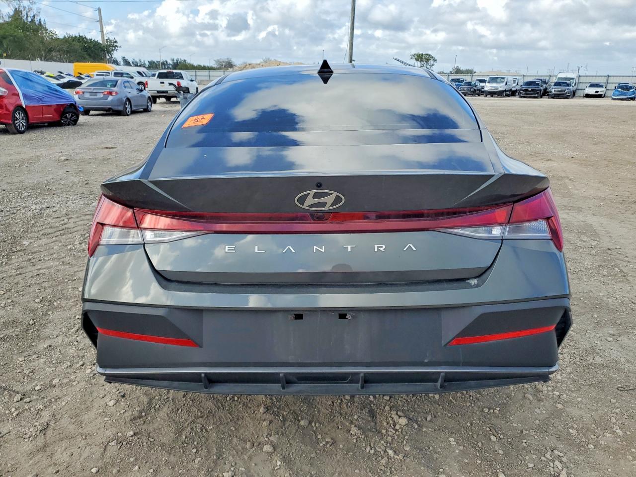2024 HYUNDAI ELANTRA SEL photo 11
