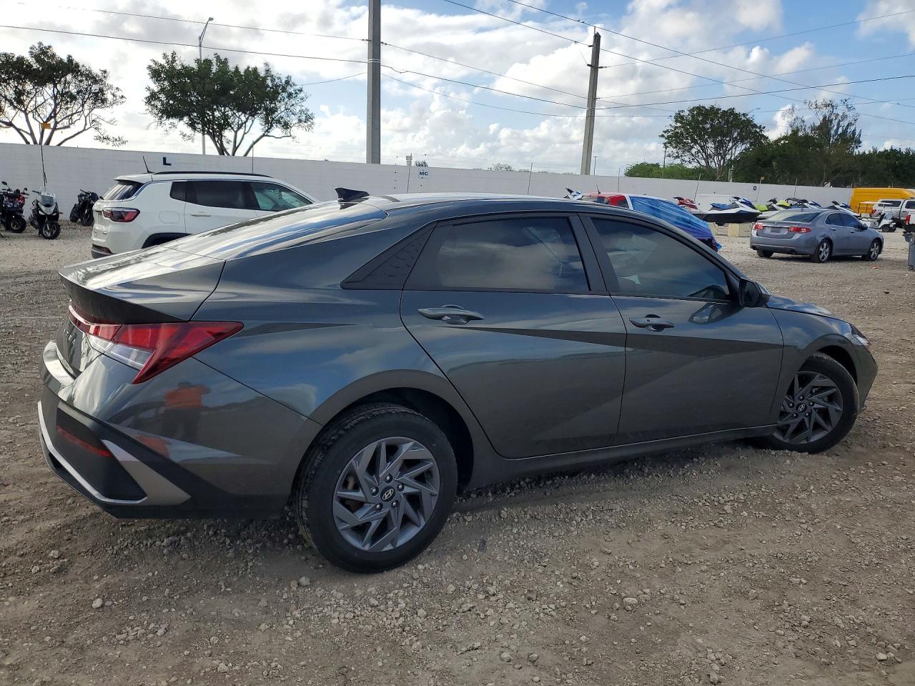2024 HYUNDAI ELANTRA SEL photo 5