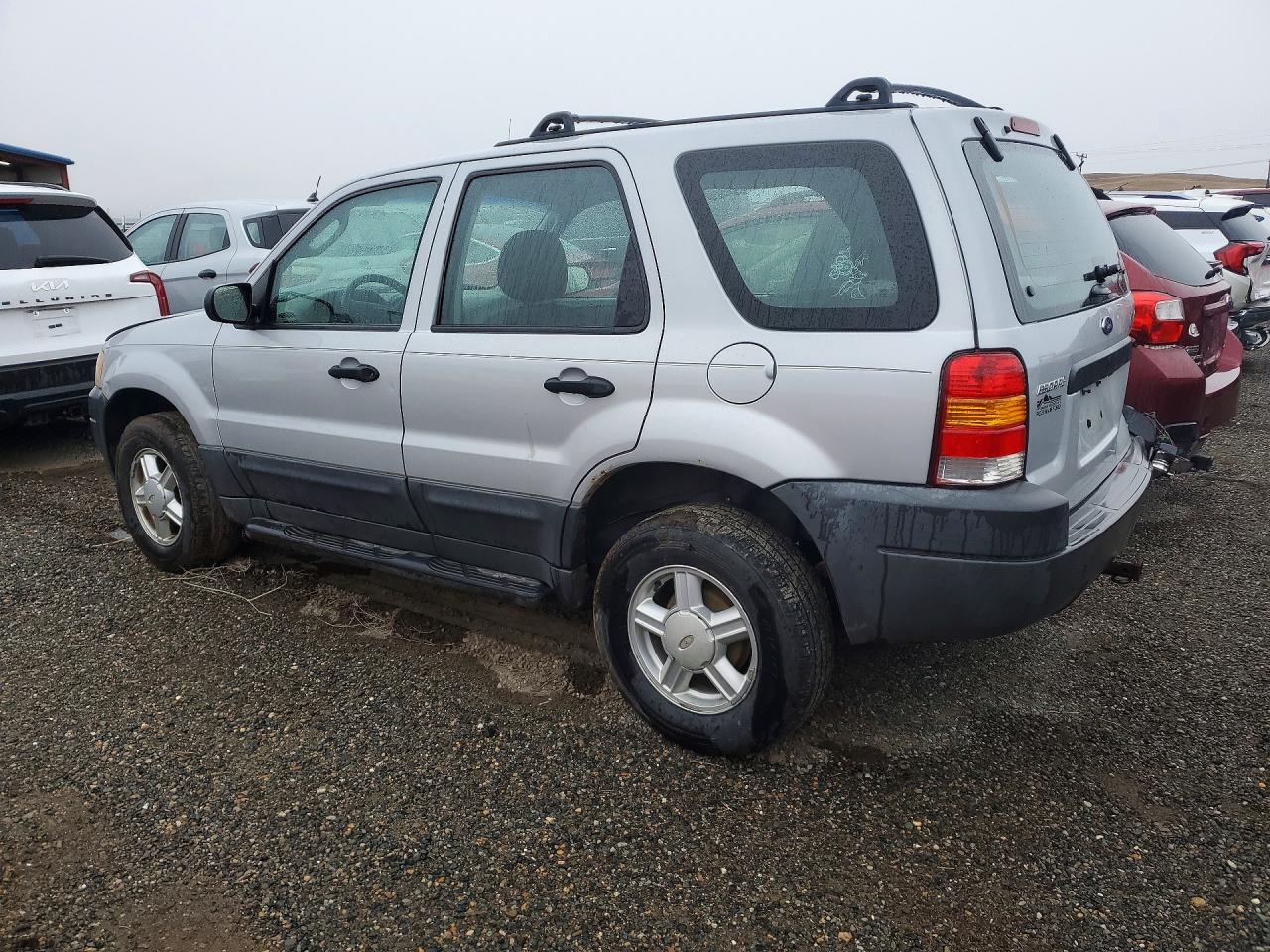 2004 FORD ESCAPE XLS photo 3