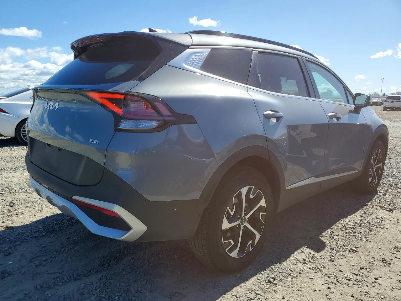 2025 KIA SPORTAGE photo 3