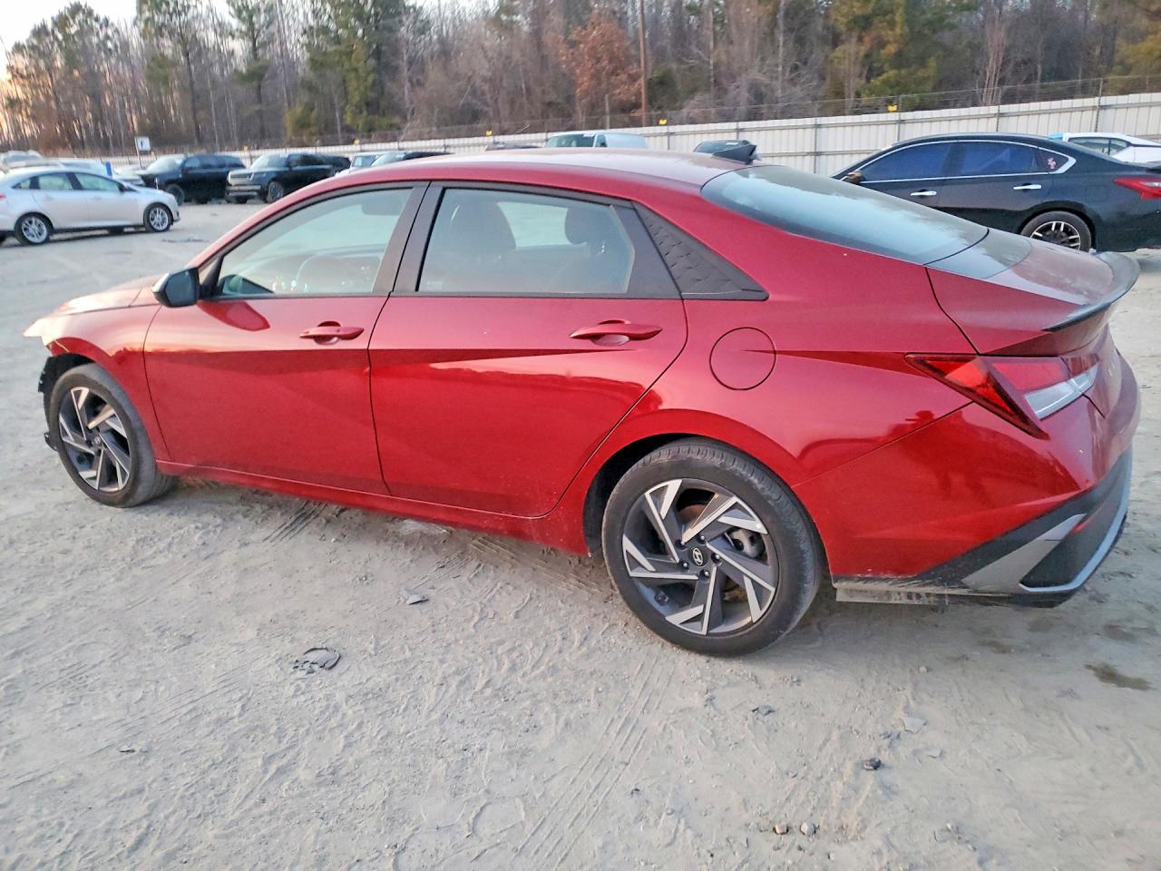 2025 HYUNDAI ELANTRA SEL SPORT photo 2